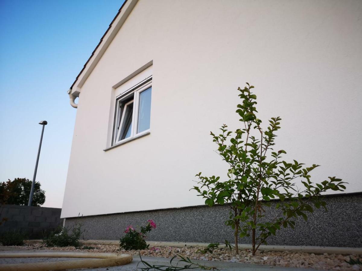 Holiday Home Visnja نين المظهر الخارجي الصورة